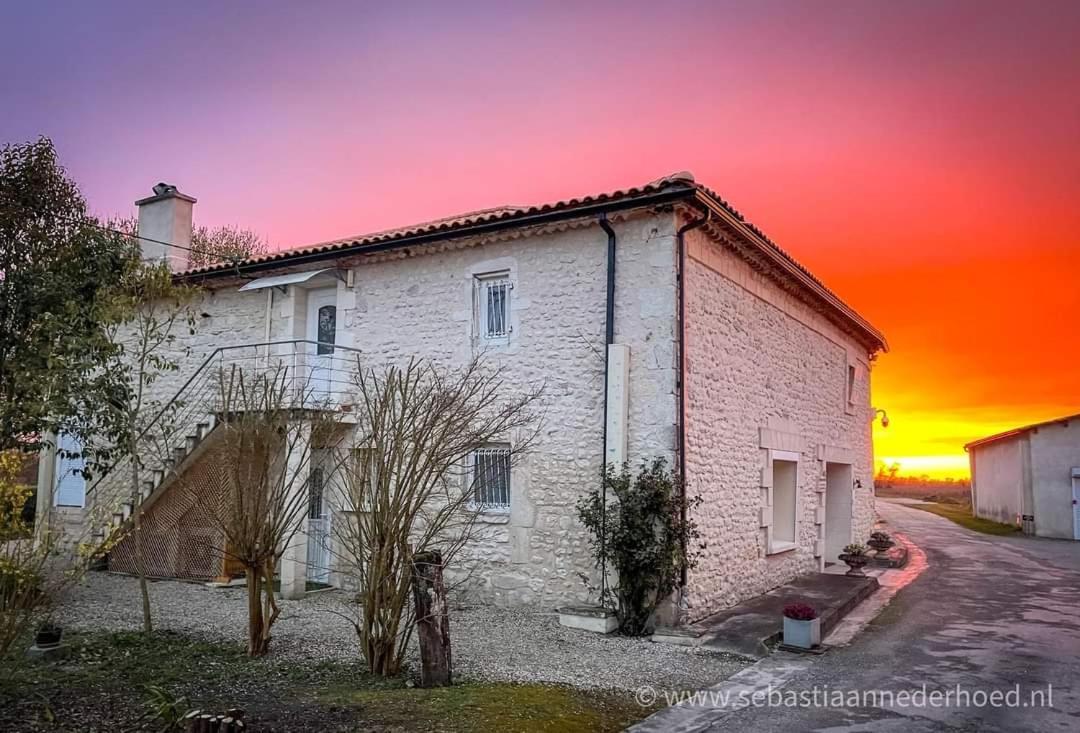 Chambres D'Hotes Chateau Pierre De Montignac Civrac-en-Medoc Bagian luar foto