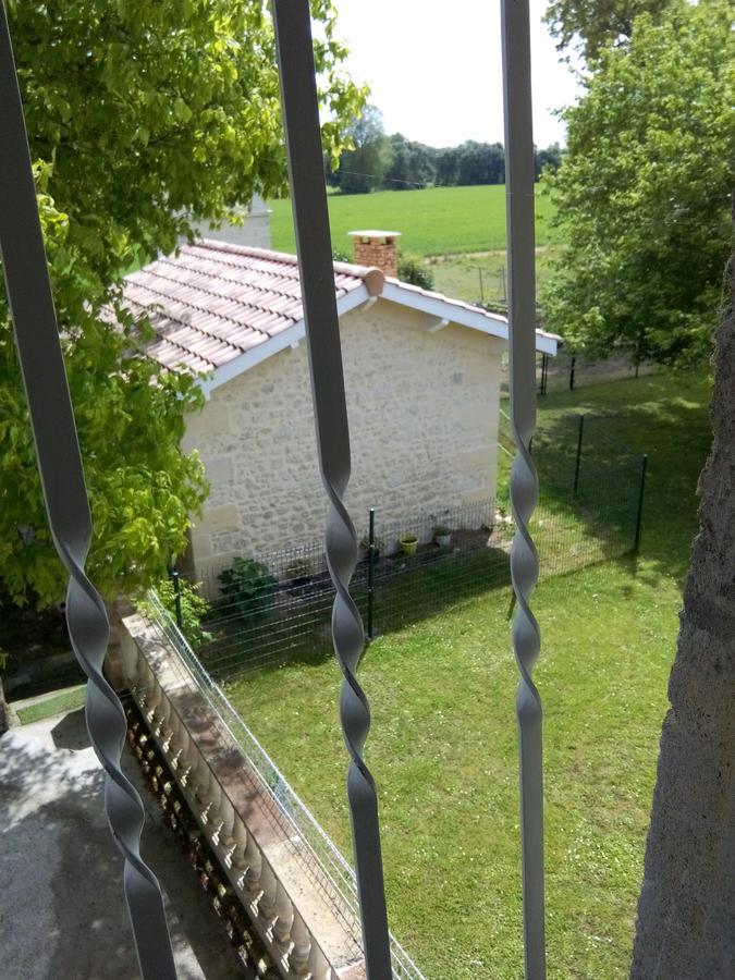 Chambres D'Hotes Chateau Pierre De Montignac Civrac-en-Medoc Bagian luar foto