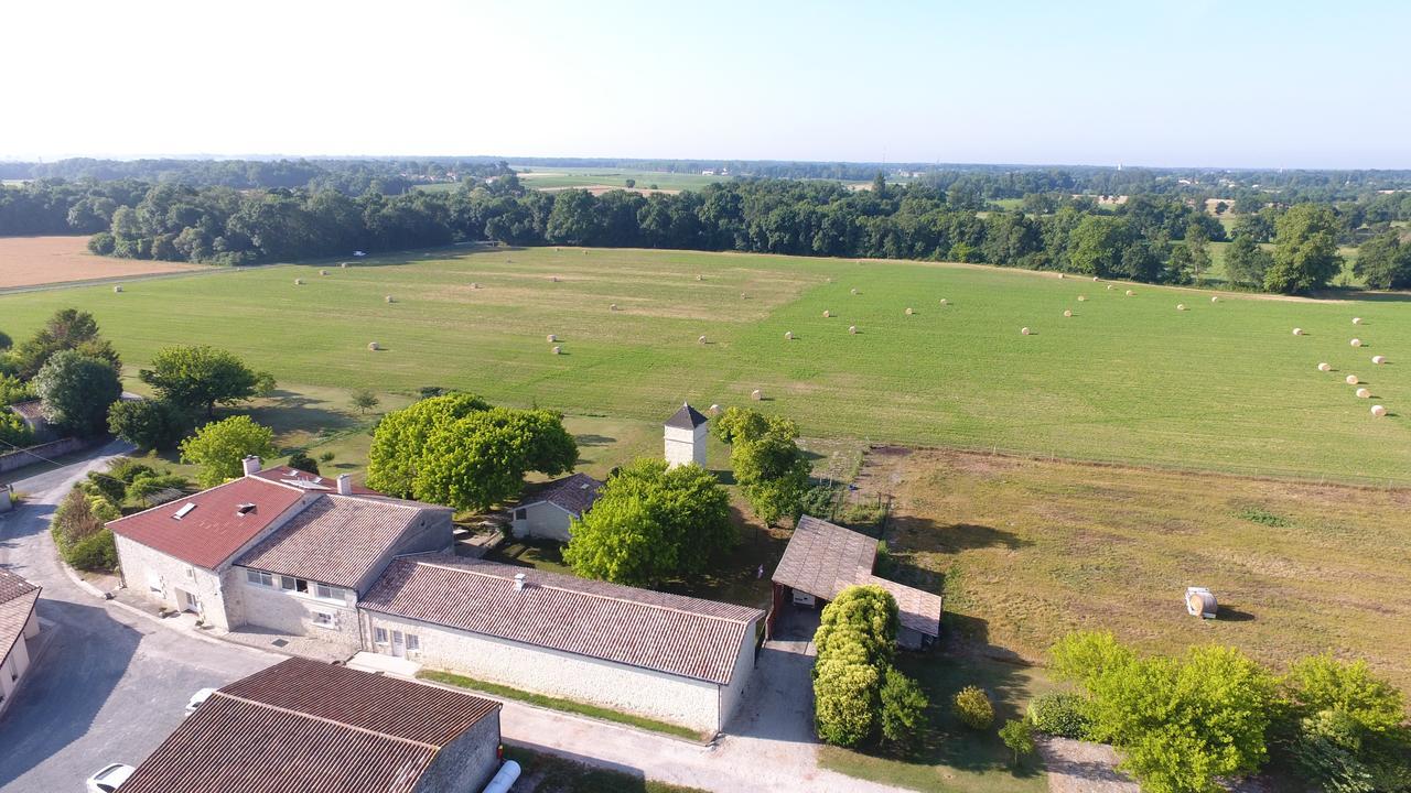 Chambres D'Hotes Chateau Pierre De Montignac Civrac-en-Medoc Bagian luar foto